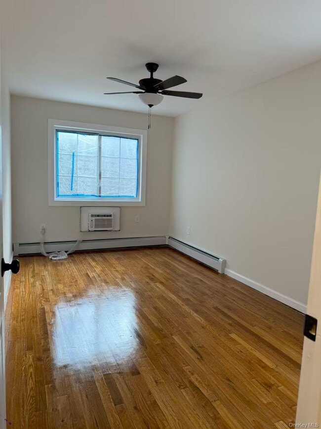 27-24 Curtis St in Queens, NY - Building Photo - Building Photo