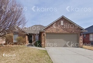 4804 Doe Run Dr, Unit 4-B in Yukon, OK - Building Photo