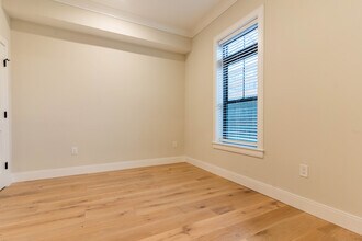155 Everett St, Unit 102 in Boston, MA - Building Photo - Building Photo