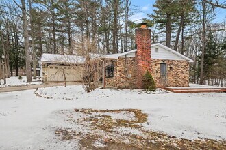 930 W Walter Dr in Sanford, MI - Building Photo - Building Photo