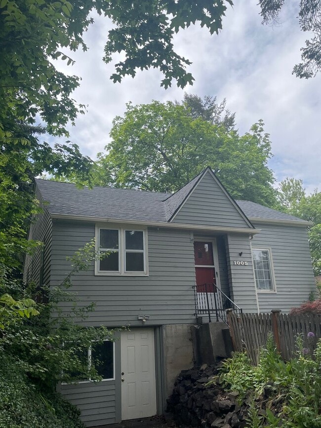 1005 NE D St in Pullman, WA - Building Photo - Building Photo