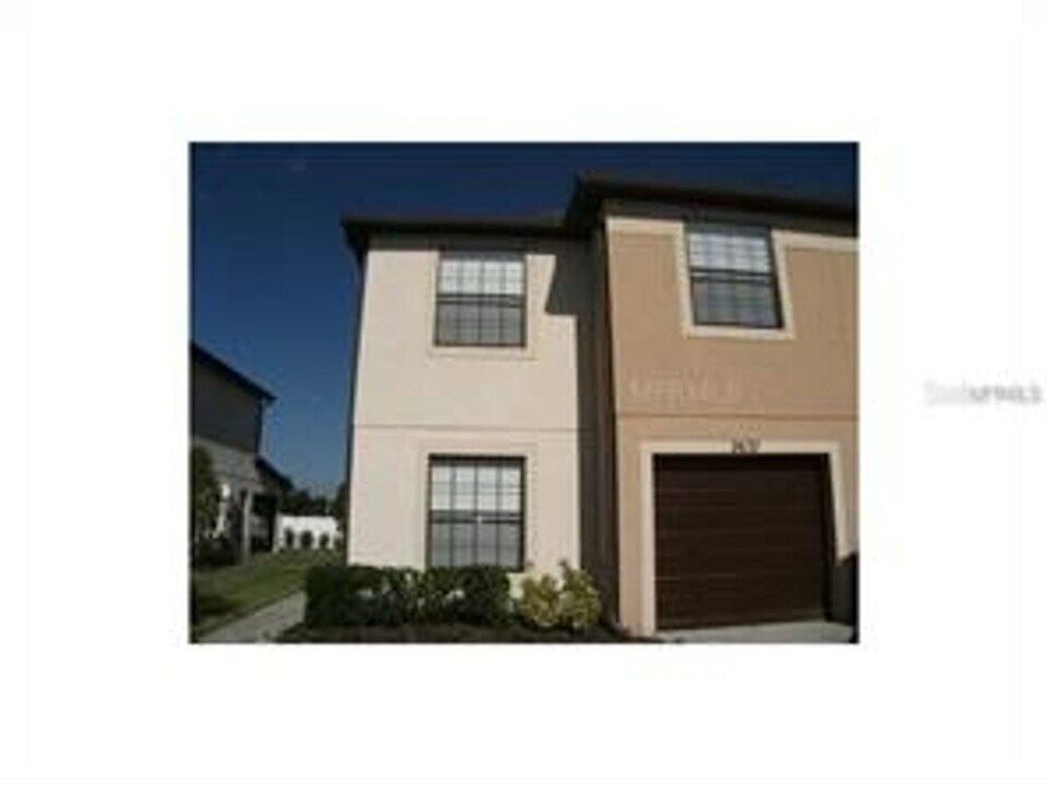 2637 Oleander Lakes Dr in Brandon, FL - Building Photo
