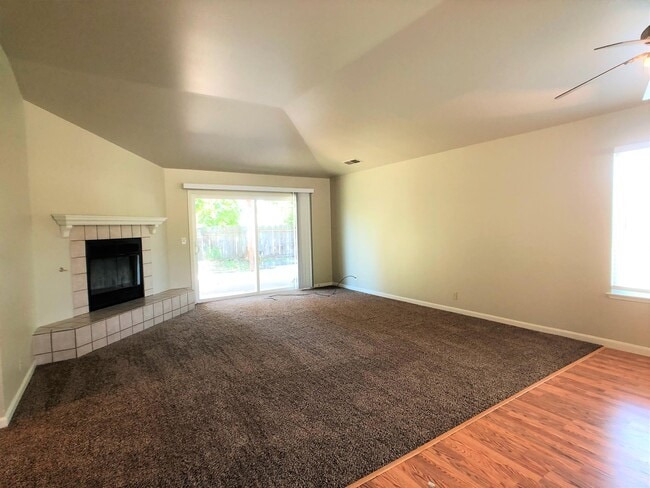 2 River Oaks Dr in Chico, CA - Building Photo - Building Photo