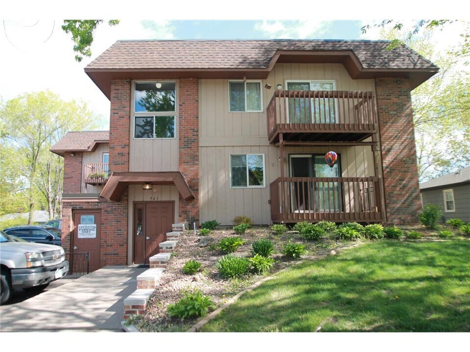 942 Main St NW-Unit -100 in Elk River, MN - Building Photo