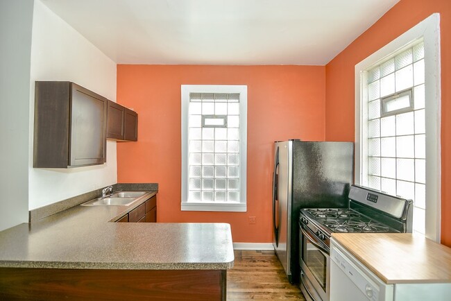 1529 W Nelson St, Unit J07P in Chicago, IL - Foto de edificio - Building Photo