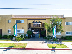 Summit Walk Apartments in Ontario, CA - Building Photo - Building Photo