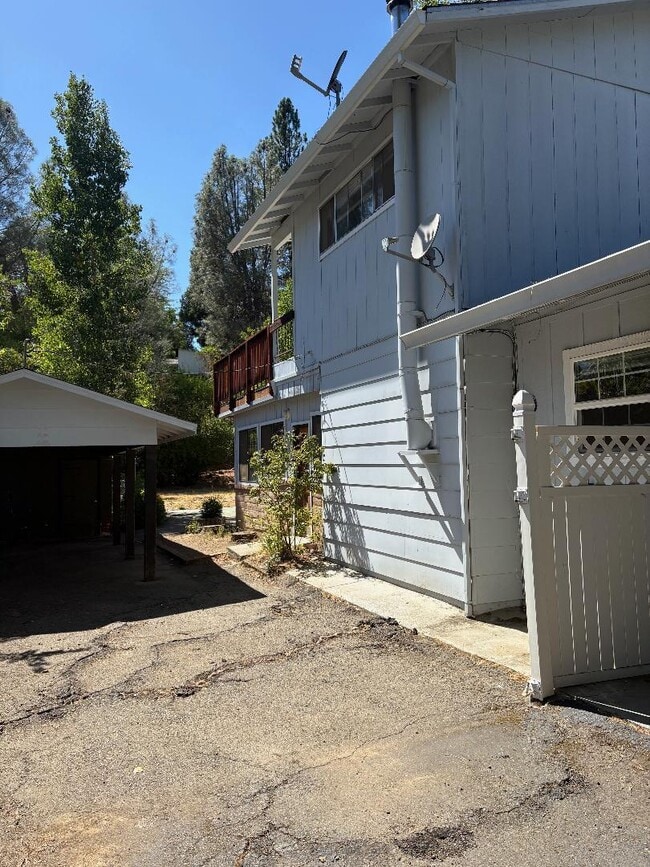 307 Barbara Ave in Weaverville, CA - Building Photo - Building Photo