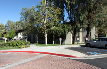 Artisan Oaks in Valencia, CA - Foto de edificio - Building Photo