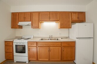 2411 Brentwood Pkwy in Madison, WI - Building Photo - Building Photo