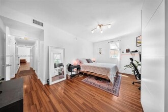 1400 Salzedo St, Unit 108 in Coral Gables, FL - Building Photo - Building Photo