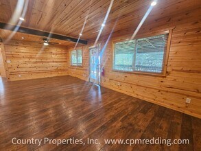 13477 Oak Run Rd in Oak Run, CA - Building Photo - Building Photo