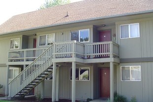 Hill House Apartments in Eugene, OR - Building Photo