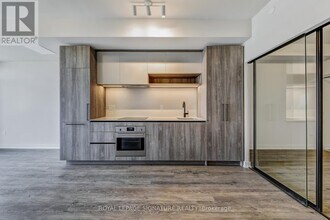 181-181 Sterling Rd in Toronto, ON - Building Photo - Building Photo