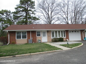 454B Portsmouth Dr in Lakewood, NJ - Building Photo - Building Photo