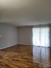 1302 Commons at Kingswood Dr in East Brunswick, NJ - Building Photo - Building Photo