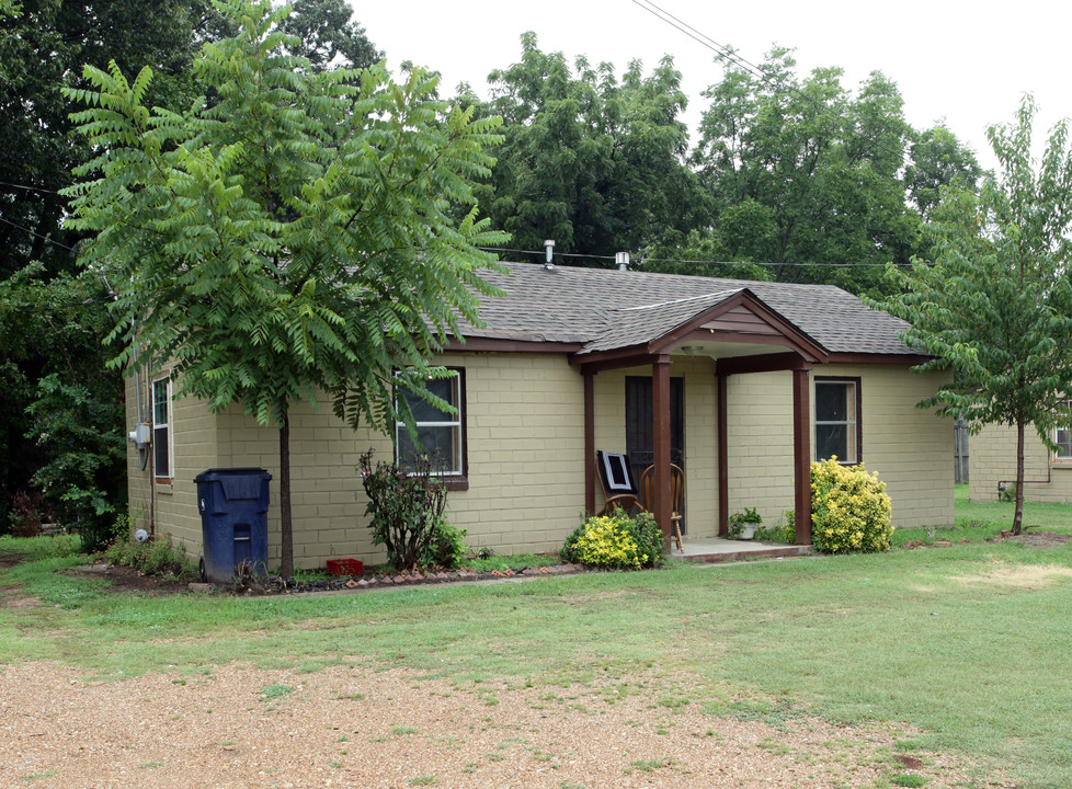 2021 E Broadway Ave in Forrest City, AR - Building Photo