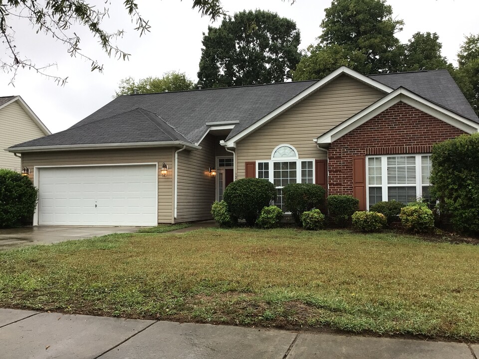13424 Planters Row Dr in Charlotte, NC - Building Photo