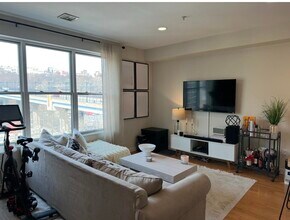 1325 Adams St in Hoboken, NJ - Building Photo - Building Photo