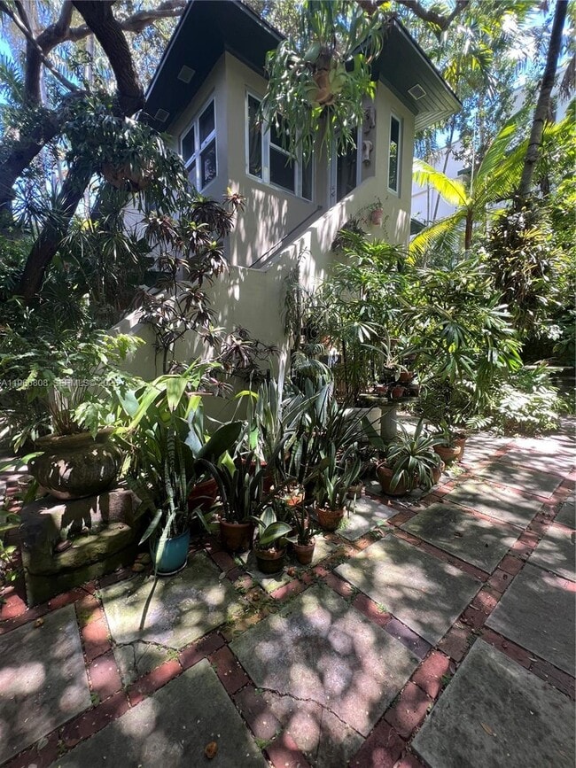 property at 814 Michigan Ave