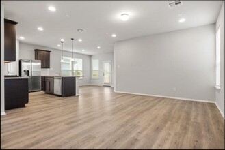 353 Spiny Lizard Ln in San Marcos, TX - Foto de edificio - Building Photo