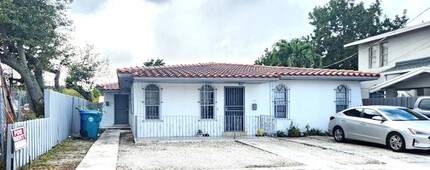 726 NW 22nd Ct, Unit 6306 in Miami, FL - Foto de edificio - Building Photo