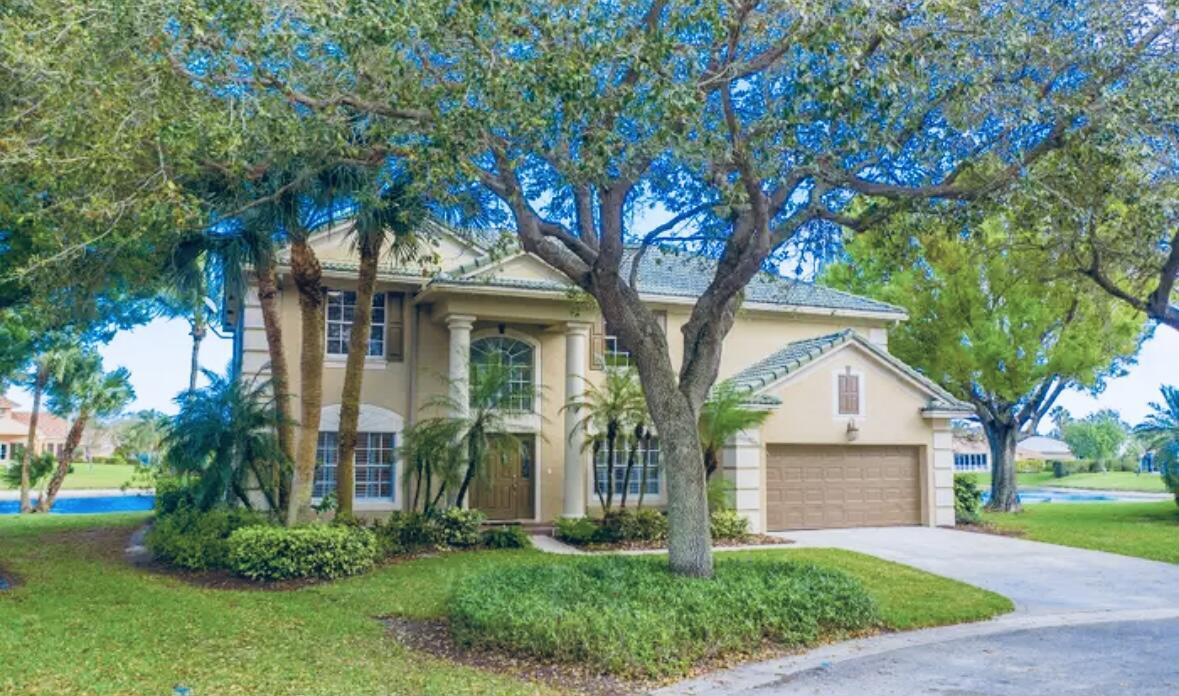 225 Skylark Point in Jupiter, FL - Building Photo