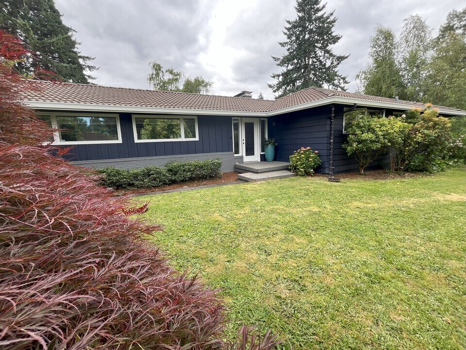 3800 SE Licyntra Ln in Milwaukie, OR - Building Photo