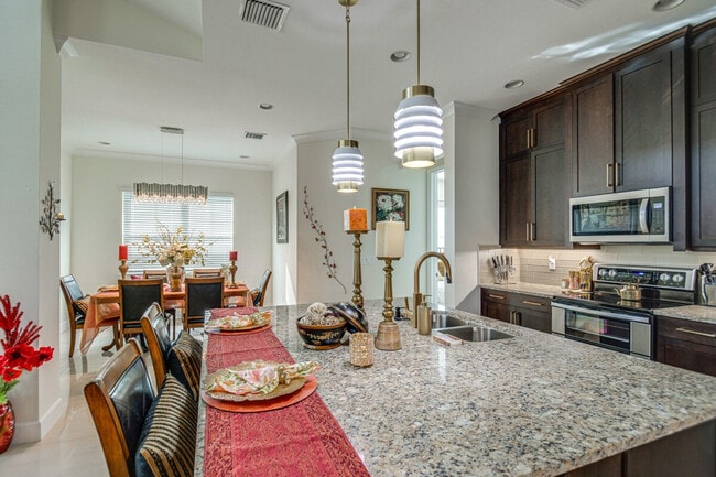 7204 Cayo Coco Ln, Unit ID1306991P in Naples, FL - Foto de edificio - Building Photo