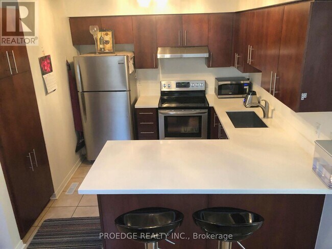 33 Stonewood St in Ajax, ON - Building Photo - Building Photo