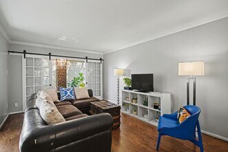 7575 Katy Fwy in Houston, TX - Building Photo - Building Photo