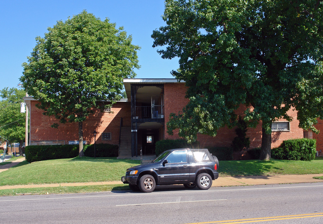 6447 Gravois Ave in St. Louis, MO - Foto de edificio