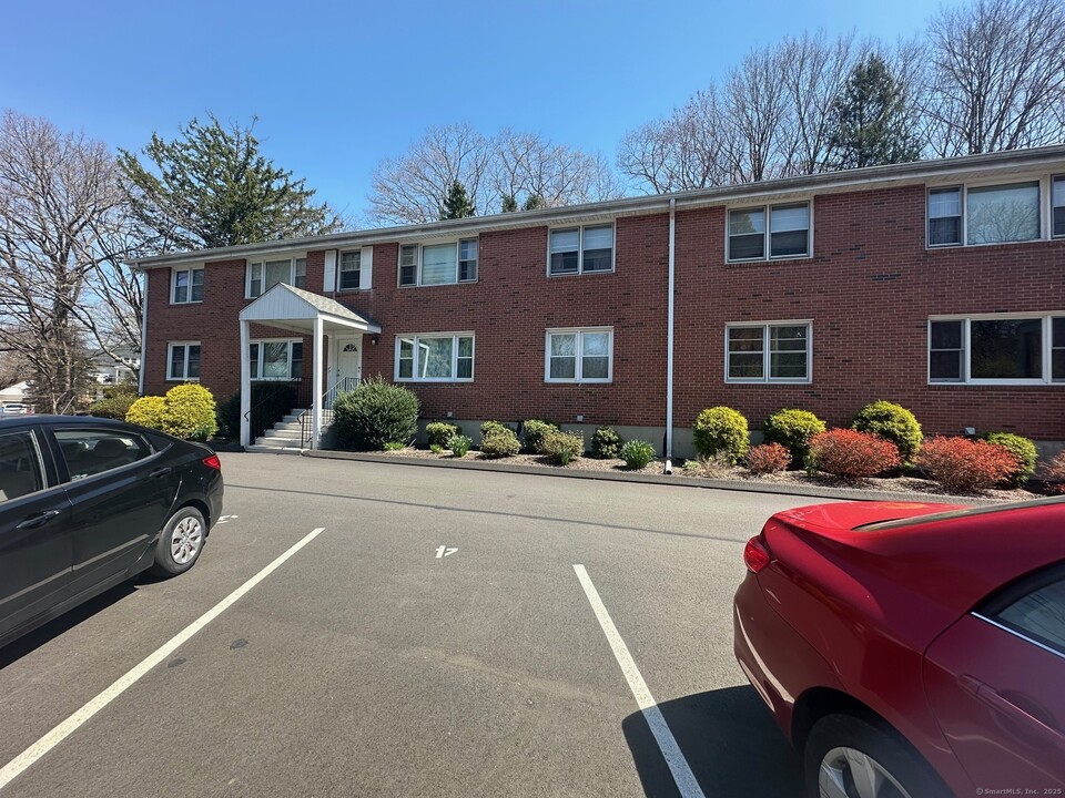 56 Wakelee Ave in Shelton, CT - Building Photo