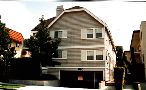 920 N Alfred St in Los Angeles, CA - Building Photo - Building Photo