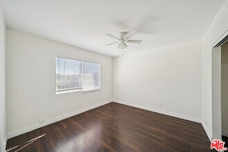 5380 Romaine St in Los Angeles, CA - Building Photo - Building Photo