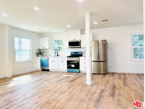 938 W Glenoaks Blvd in Glendale, CA - Foto de edificio - Building Photo