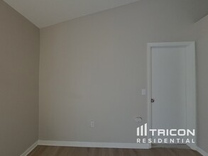 5852 Lake Front Dr in Wesley Chapel, FL - Building Photo - Building Photo