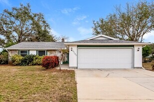 6205 37th Ave W in Bradenton, FL - Building Photo