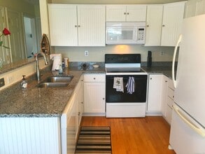 21 Atlantic Ave in Groton, CT - Building Photo - Building Photo