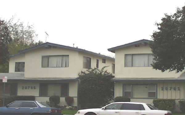 20755-20765 Vanowen St in Canoga Park, CA - Foto de edificio - Building Photo