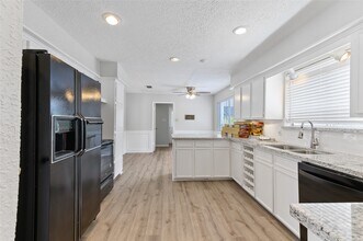 1022 Arrow Hill Rd in Houston, TX - Building Photo - Building Photo