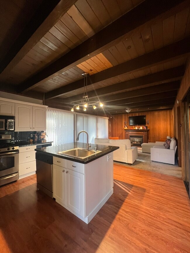 860 Gardner St in South Lake Tahoe, CA - Building Photo - Building Photo