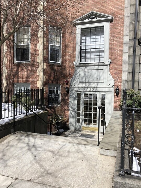 120 Beacon St, Unit 1A in Boston, MA - Building Photo