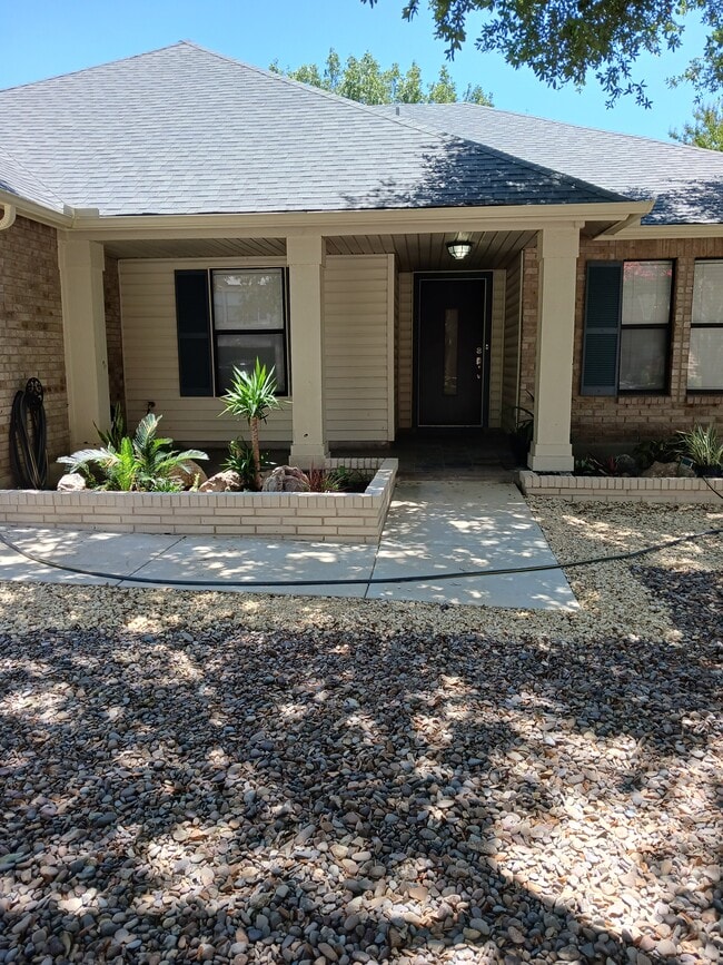 7510 Legend Rock in San Antonio, TX - Building Photo - Building Photo