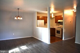 27 Pin Oak Ln in Little Egg Harbor Township, NJ - Foto de edificio - Building Photo