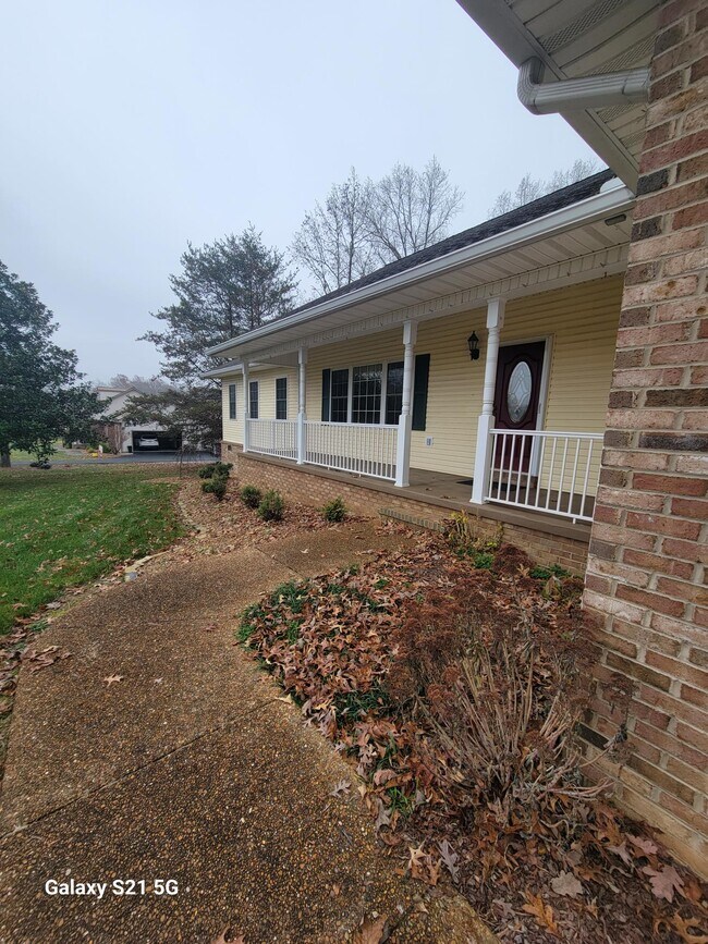 44 Myra Dr in Crossville, TN - Building Photo - Building Photo