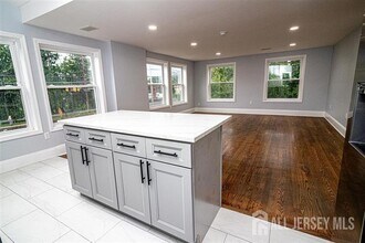 10 Codington Pl, Unit 2 in Somerville, NJ - Building Photo - Building Photo