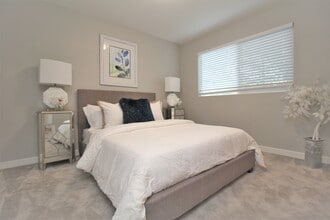 Redwood Creek Apartments in Lafayette, CA - Building Photo - Building Photo