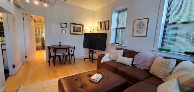 1662 Commonwealth Ave in Boston, MA - Building Photo - Building Photo