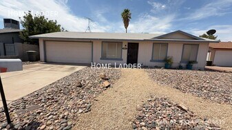 3213 E Hartford Ave in Phoenix, AZ - Building Photo