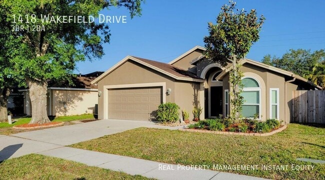 1418 Wakefield Dr in Brandon, FL - Building Photo - Building Photo